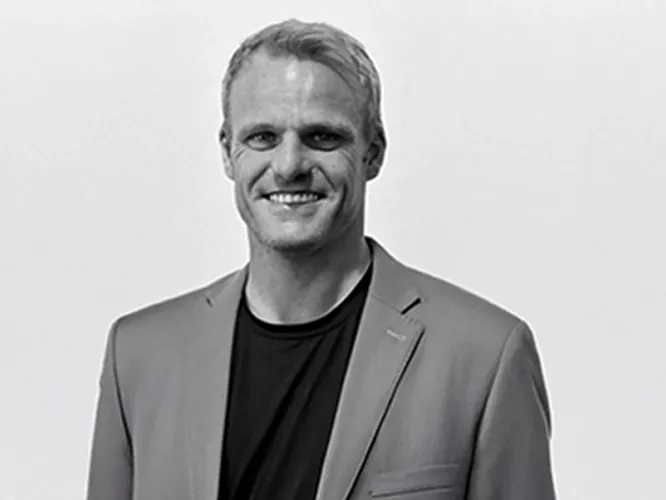 Christian Hobbs