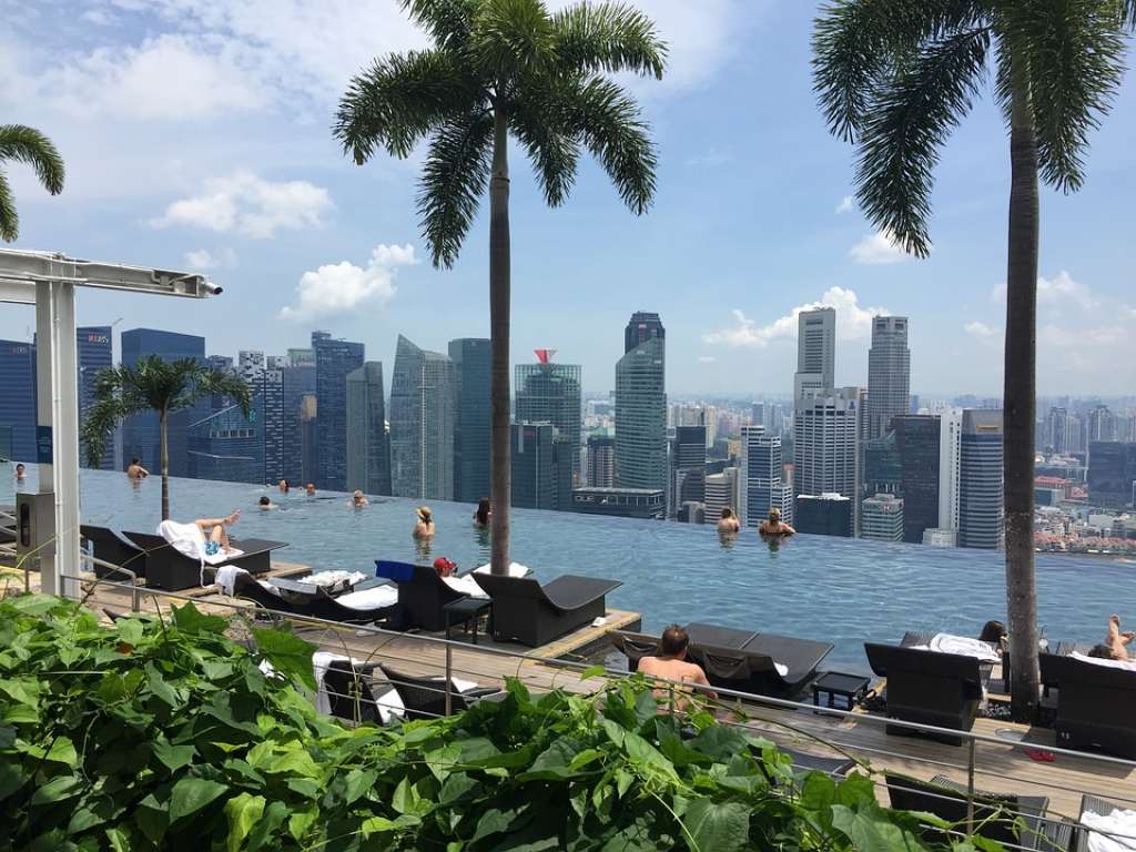 Infinite pool Marina Bay